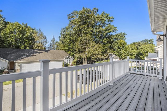 17545 Beechwood Lane, Spring Lake, MI 49456