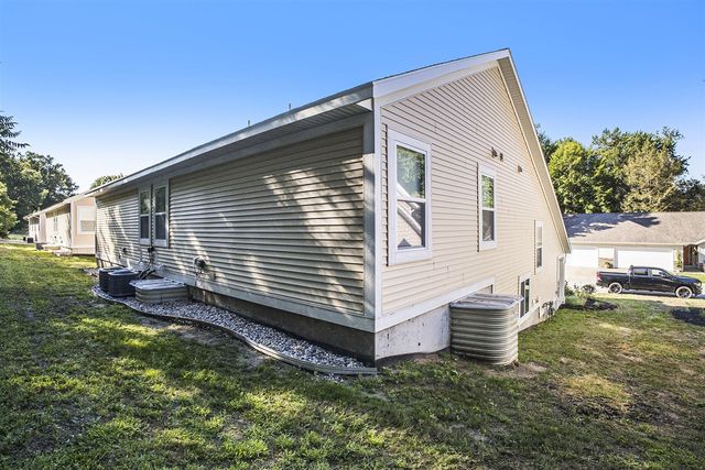 17545 Beechwood Lane, Spring Lake, MI 49456