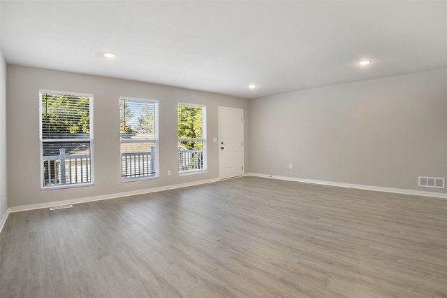 17545 Beechwood Lane, Spring Lake, MI 49456