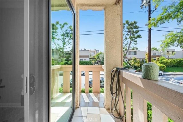 5216 Yarmouth Avenue 106, Encino, CA 91316