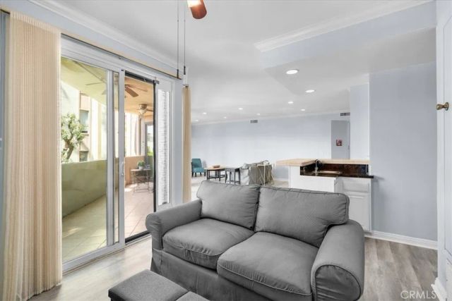 5216 Yarmouth Avenue 106, Encino, CA 91316