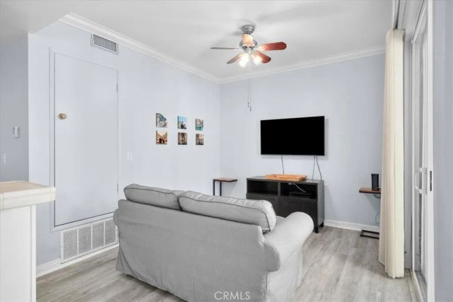 5216 Yarmouth Avenue 106, Encino, CA 91316