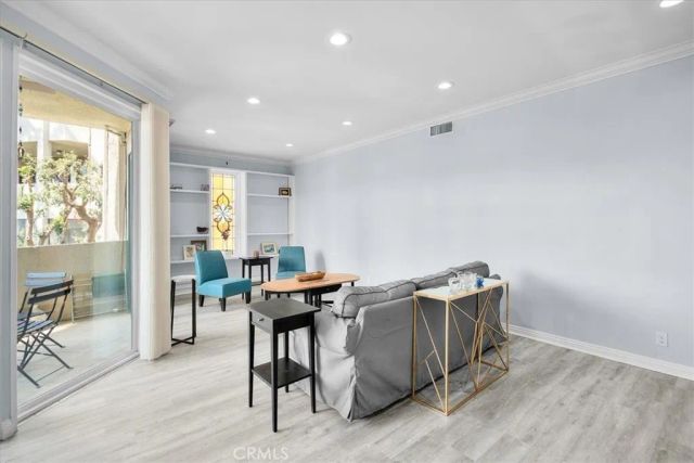 5216 Yarmouth Avenue 106, Encino, CA 91316