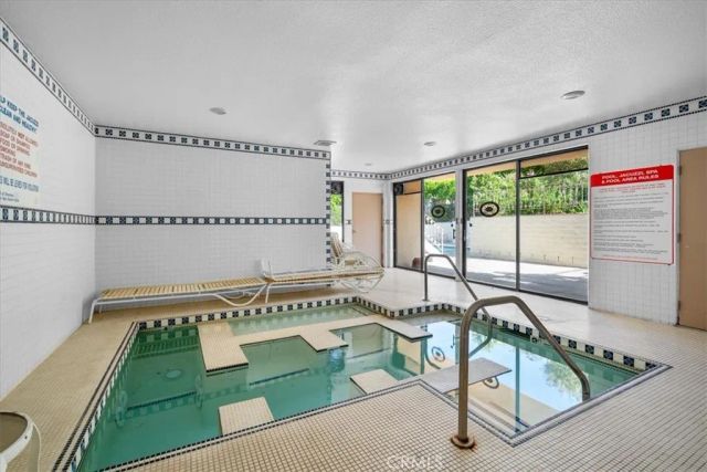 5216 Yarmouth Avenue 106, Encino, CA 91316