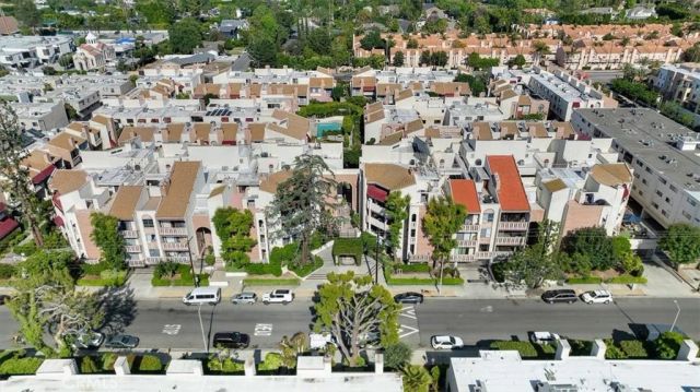 5216 Yarmouth Avenue 106, Encino, CA 91316