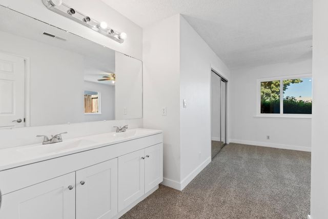 612 Robert Ave, Ripon, CA 95366