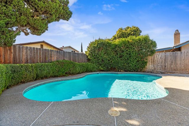 612 Robert Ave, Ripon, CA 95366