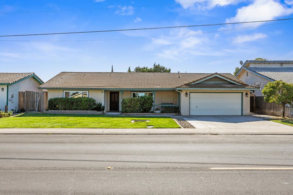 612 Robert Ave, Ripon, CA 95366