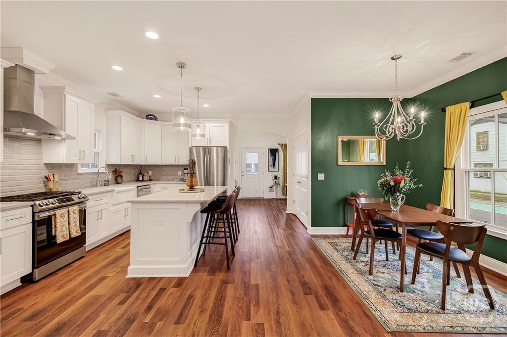 Image 10 of property listing at 501 E 34th Street, Savannah, GA 31401