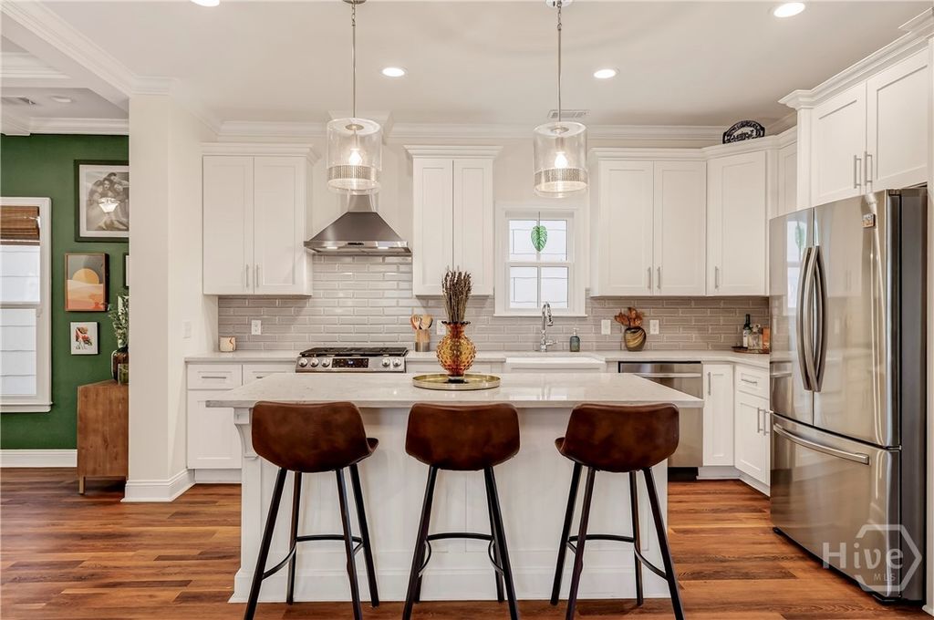 Image 11 of property listing at 501 E 34th Street, Savannah, GA 31401