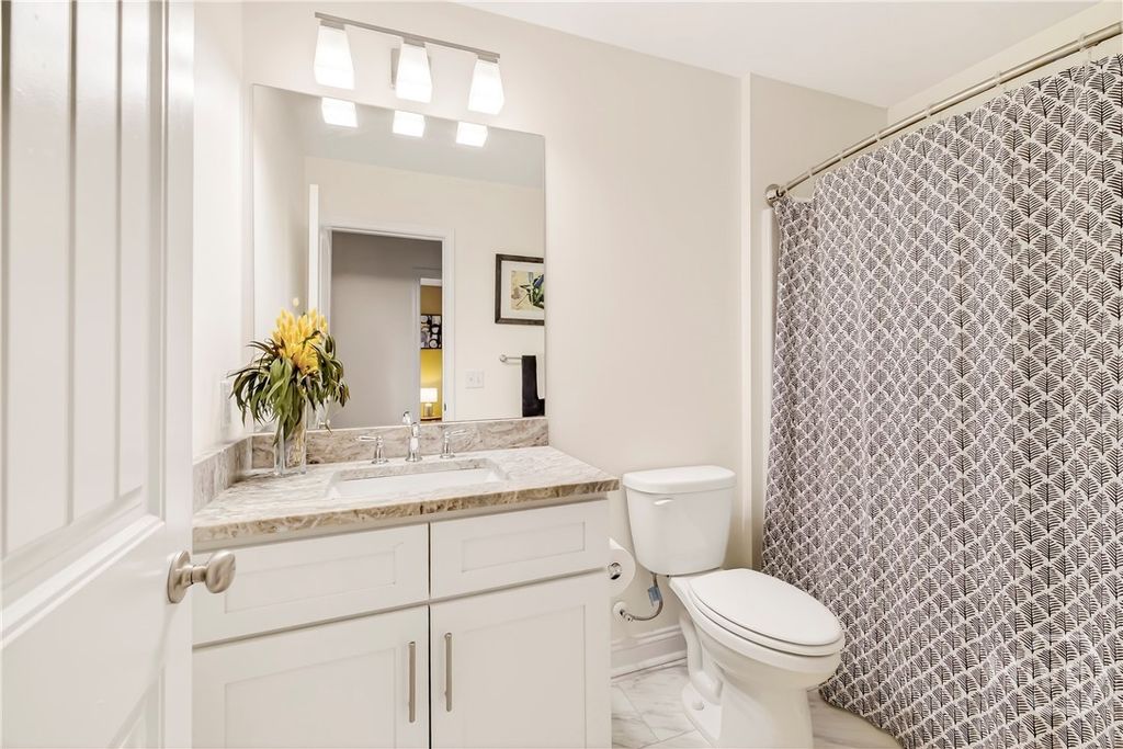 Image 27 of property listing at 501 E 34th Street, Savannah, GA 31401