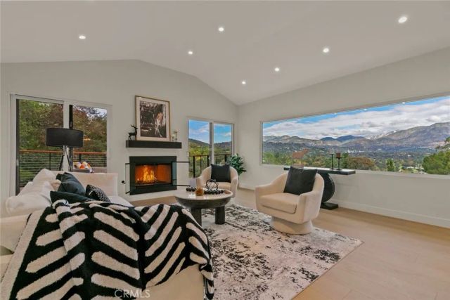 981 Glen Oaks, Pasadena, CA 91105