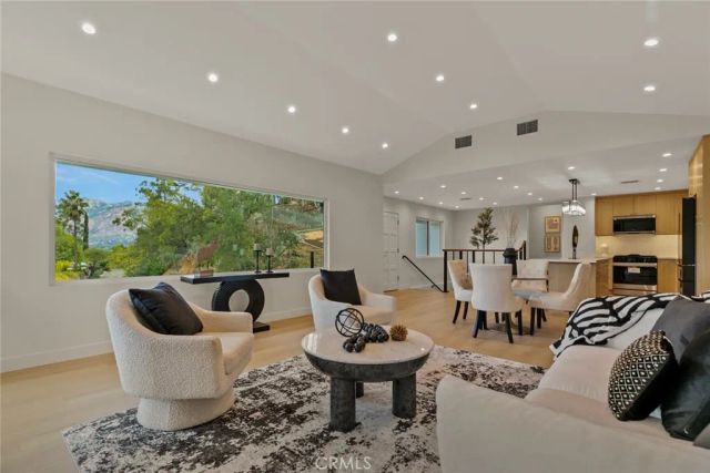 981 Glen Oaks, Pasadena, CA 91105