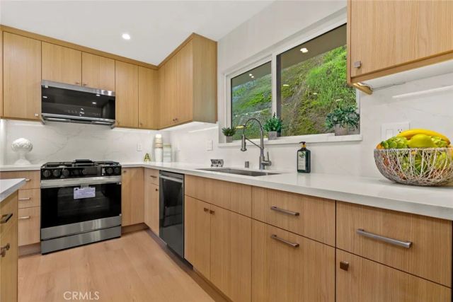 981 Glen Oaks, Pasadena, CA 91105