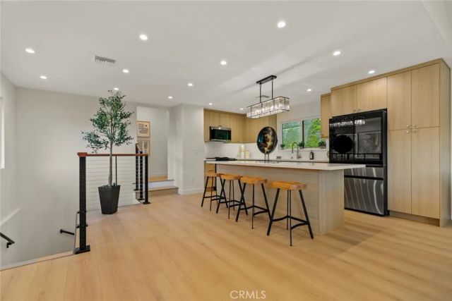 981 Glen Oaks, Pasadena, CA 91105