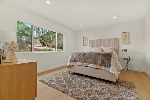 981 Glen Oaks, Pasadena, CA 91105