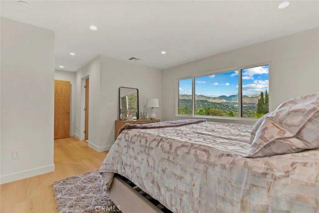 981 Glen Oaks, Pasadena, CA 91105