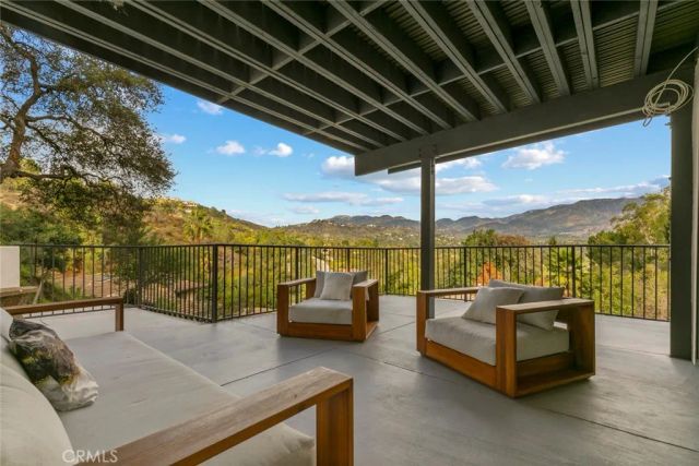 981 Glen Oaks, Pasadena, CA 91105