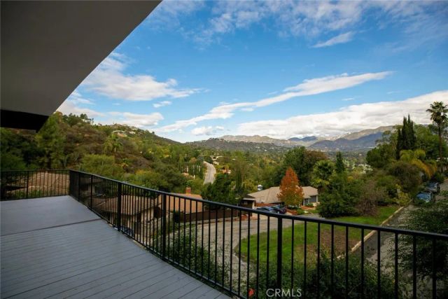 981 Glen Oaks, Pasadena, CA 91105