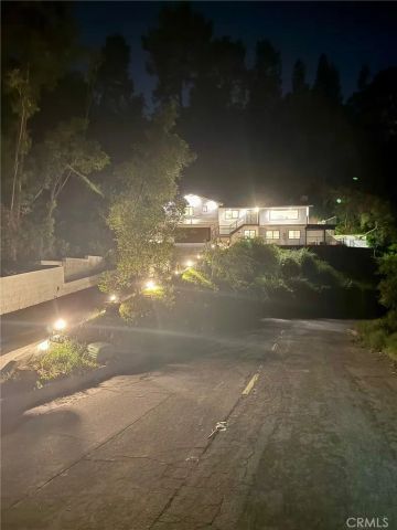 981 Glen Oaks, Pasadena, CA 91105