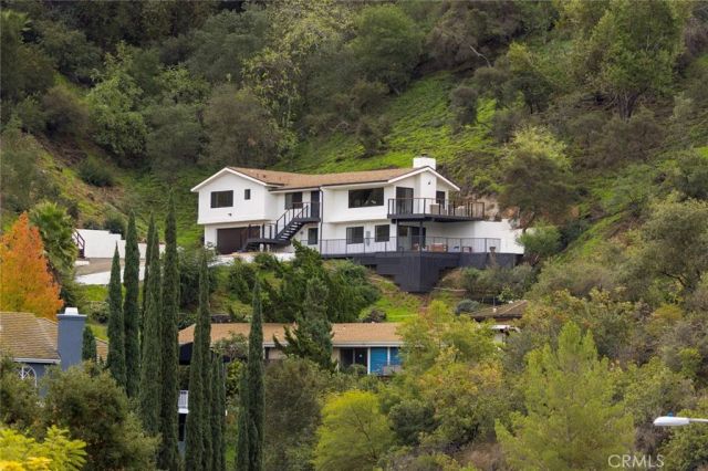 981 Glen Oaks, Pasadena, CA 91105