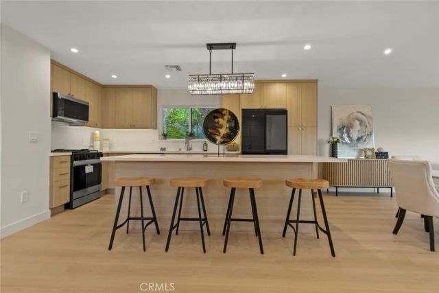 981 Glen Oaks, Pasadena, CA 91105