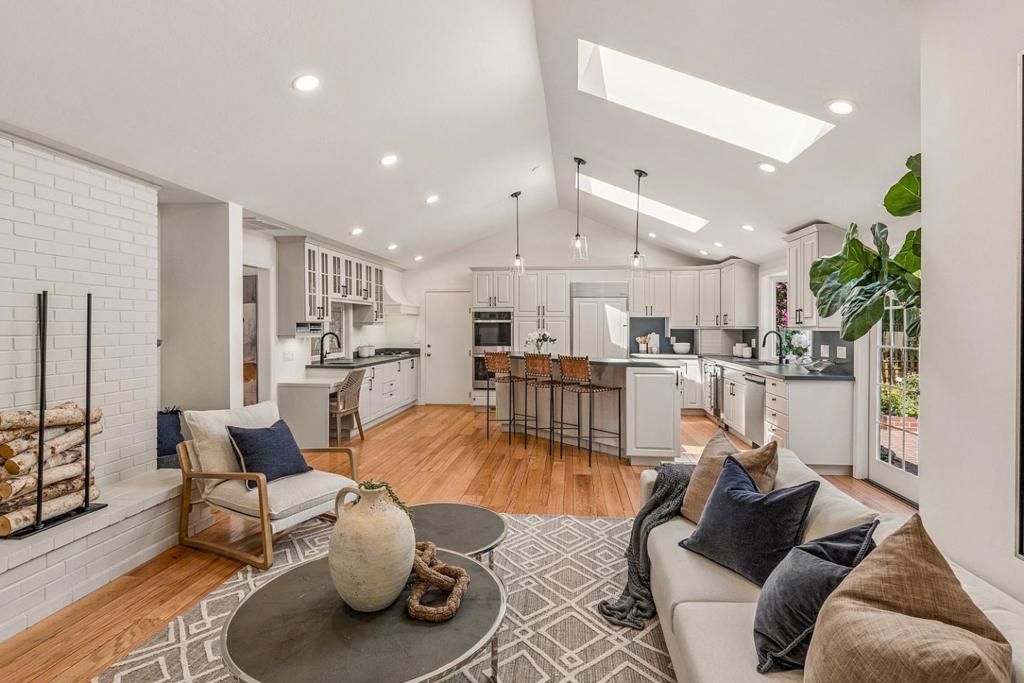 Image 14 of property listing at 747 Alvina Court, Los Altos, CA 94024