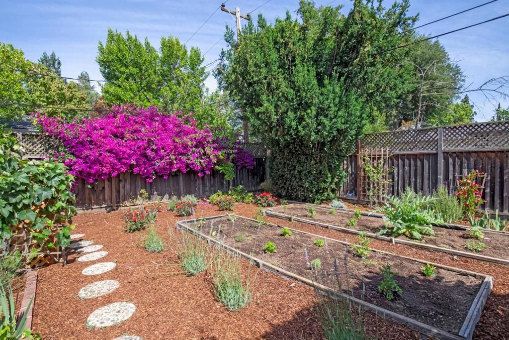 Image 27 of property listing at 747 Alvina Court, Los Altos, CA 94024