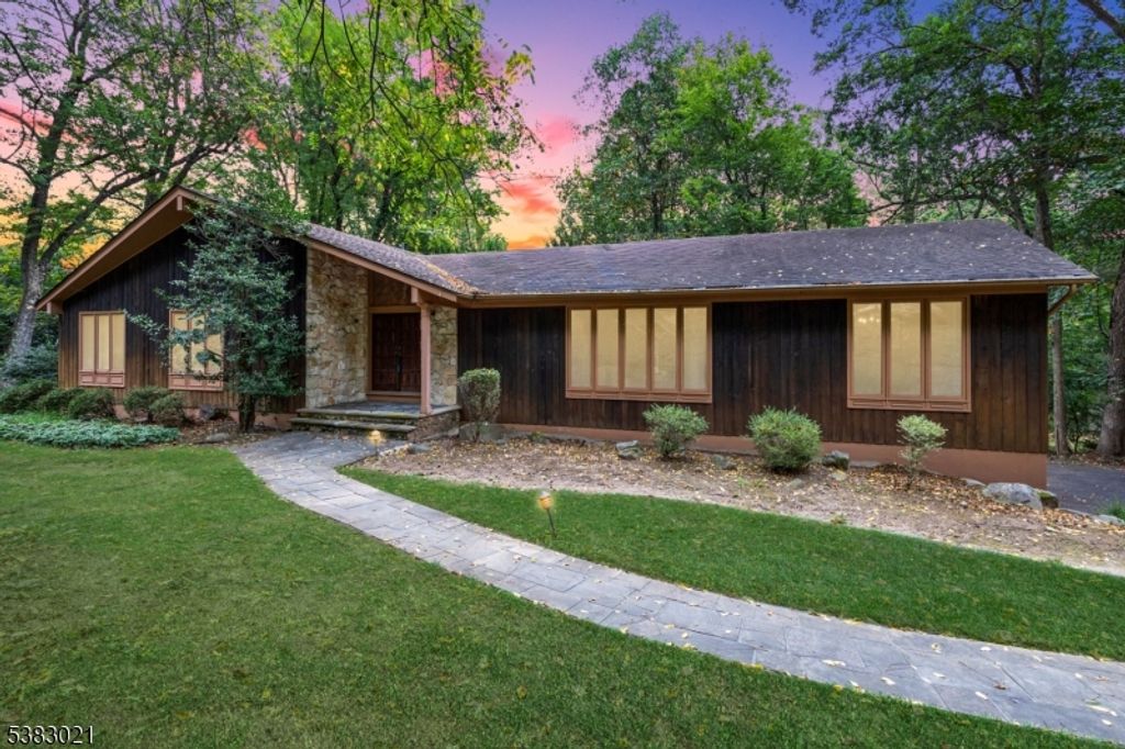 581 Phillip Ln, Watchung Boro, NJ 07069
