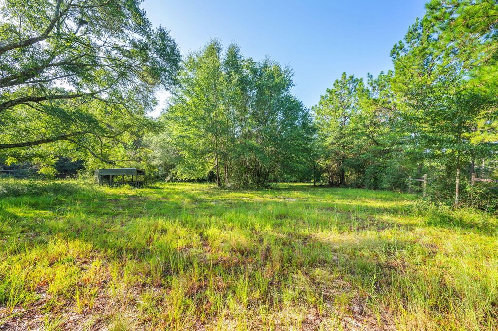 Image 22 of property listing at 512 Hickory Tree Lane, Crestview, FL 32539