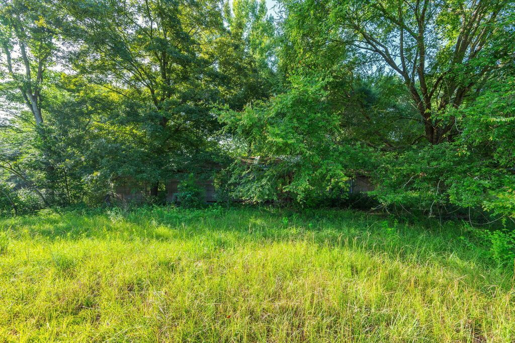 Image 26 of property listing at 512 Hickory Tree Lane, Crestview, FL 32539