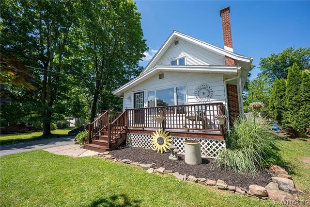 136 South Lincoln Avenue, Orchard Park, NY 14127