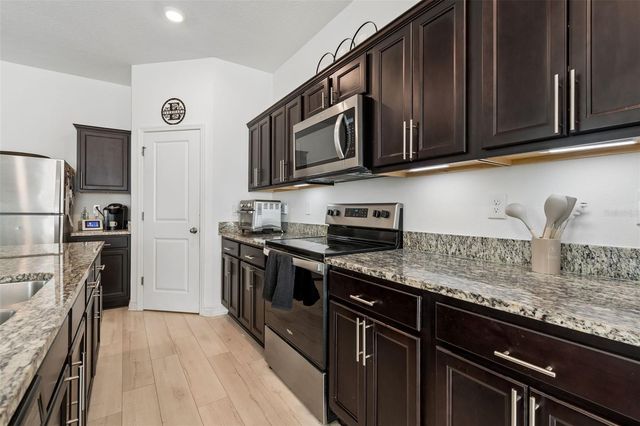 705 GARDEN OAKS SQUARE, Seffner, FL 33584