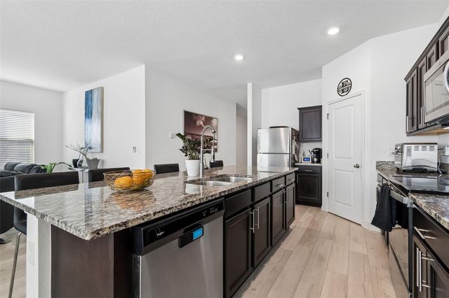 705 GARDEN OAKS SQUARE, Seffner, FL 33584