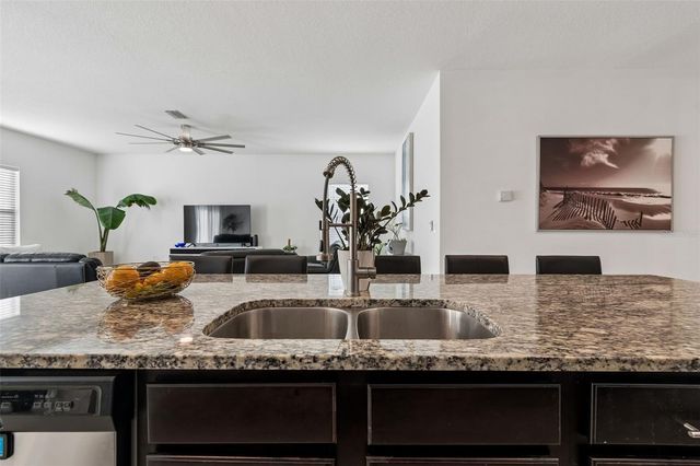 705 GARDEN OAKS SQUARE, Seffner, FL 33584