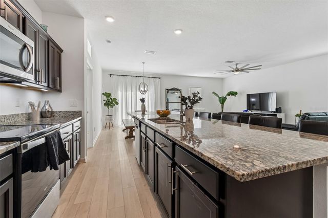 705 GARDEN OAKS SQUARE, Seffner, FL 33584