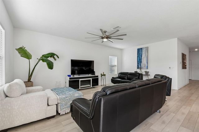 705 GARDEN OAKS SQUARE, Seffner, FL 33584