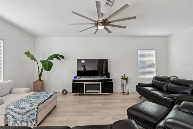 705 GARDEN OAKS SQUARE, Seffner, FL 33584