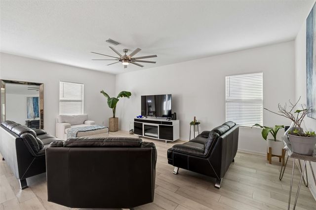 705 GARDEN OAKS SQUARE, Seffner, FL 33584