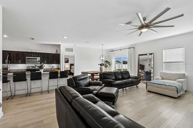 705 GARDEN OAKS SQUARE, Seffner, FL 33584