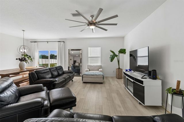 705 GARDEN OAKS SQUARE, Seffner, FL 33584