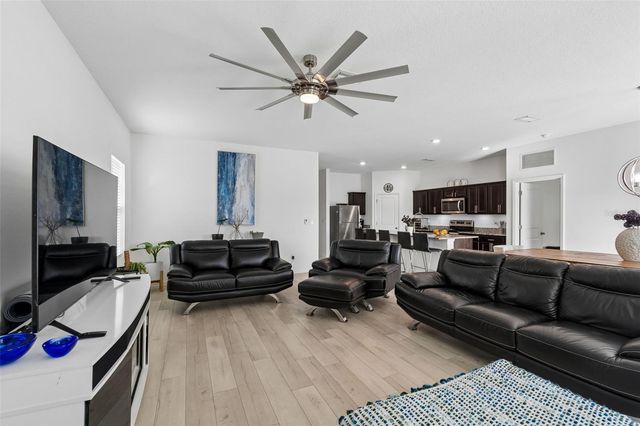 705 GARDEN OAKS SQUARE, Seffner, FL 33584