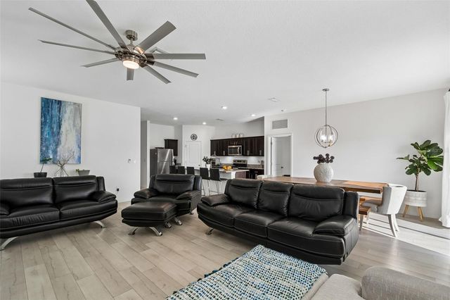 705 GARDEN OAKS SQUARE, Seffner, FL 33584