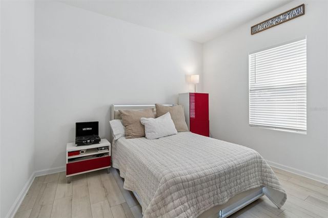 705 GARDEN OAKS SQUARE, Seffner, FL 33584