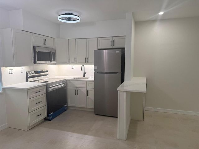 2725 Middle River Drive 11, Fort Lauderdale, FL 33306