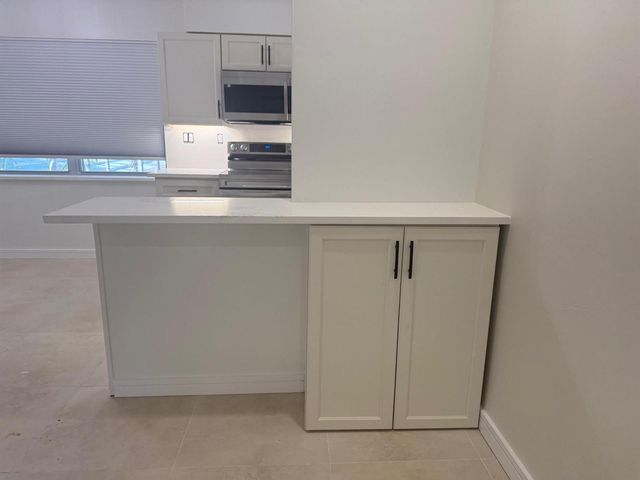 2725 Middle River Drive 11, Fort Lauderdale, FL 33306