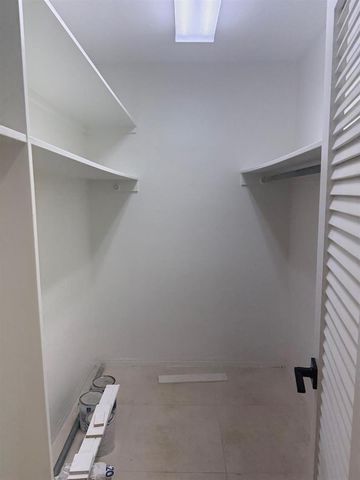 2725 Middle River Drive 11, Fort Lauderdale, FL 33306