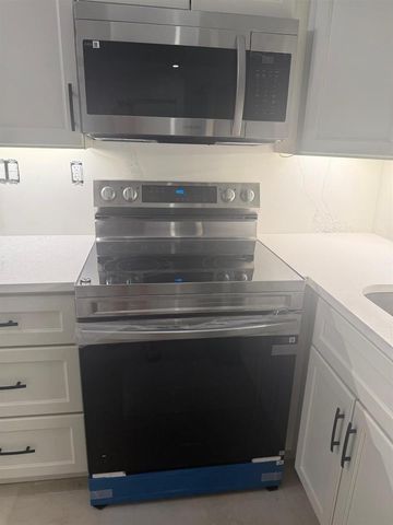 2725 Middle River Drive 11, Fort Lauderdale, FL 33306