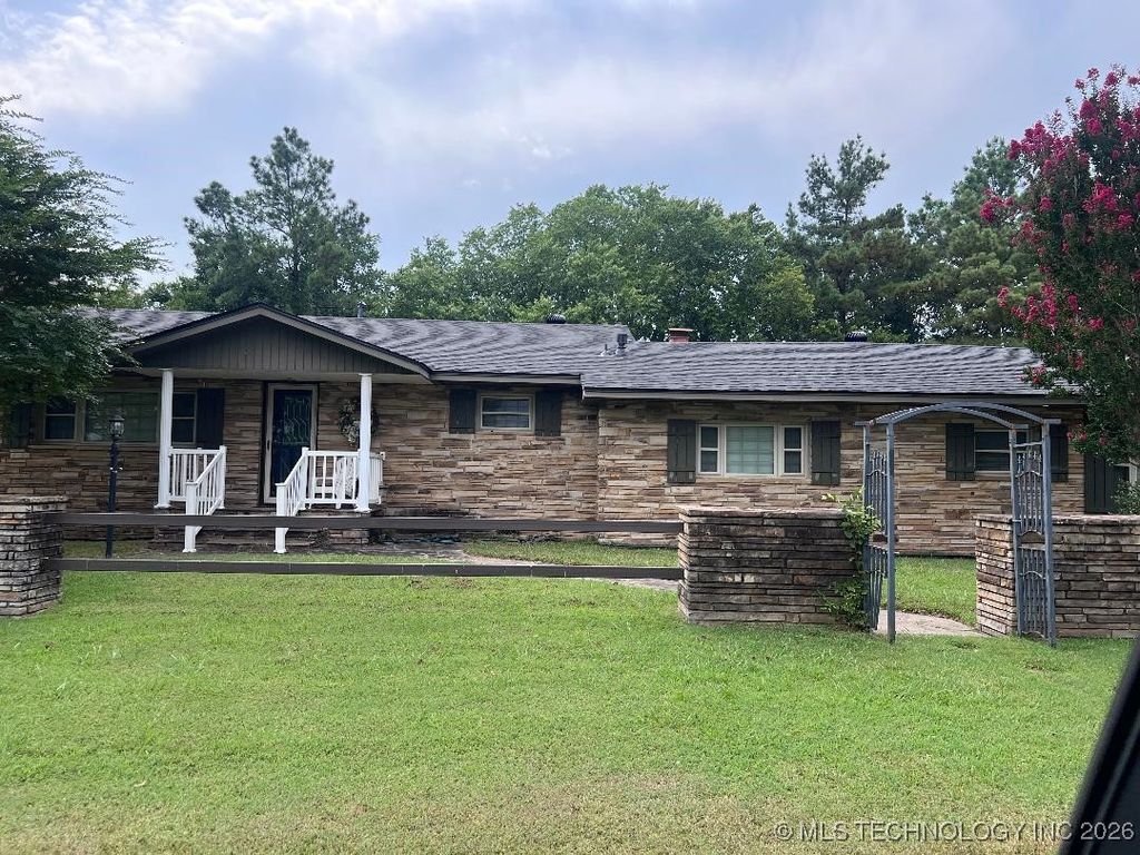 203 NE H Street, Stigler, OK 74462