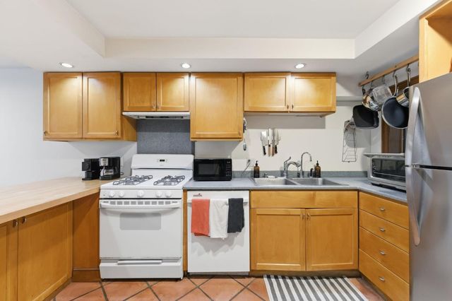 327 San Jose Avenue, San Francisco, CA 94110